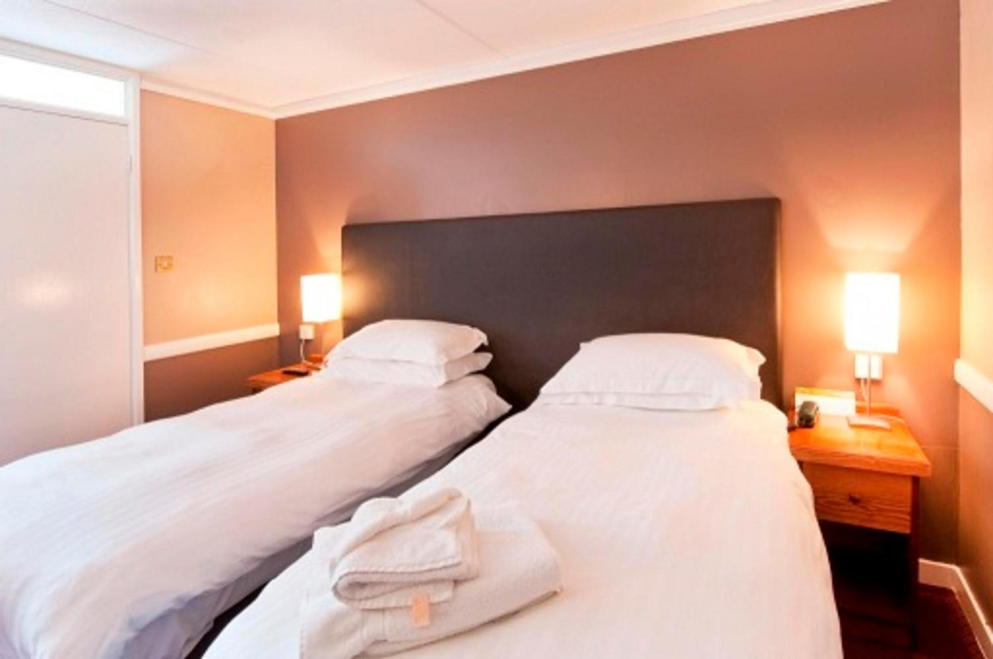 Dog House By Chef & Brewer Collection Hotel Abingdon-on-Thames Room photo
